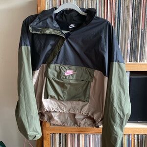 Nike windbreaker pullover Size M